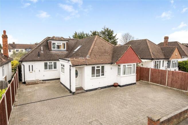 5 bed property, in Sunbury Lane, £800,000