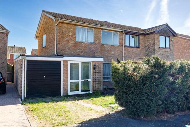 3 bed property, in Kennet Way, £170,000