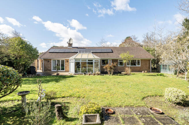 4 bed property, in Brackendale Close, £850,000