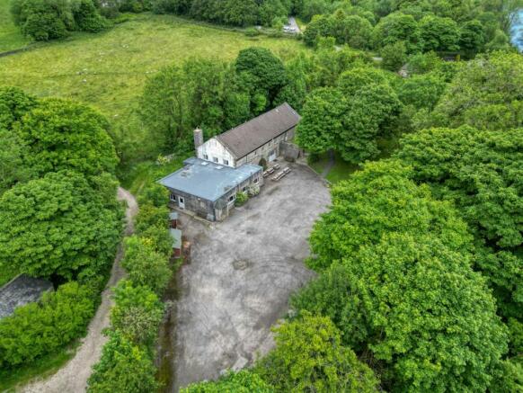 9 bed property, in Great Hucklow, £1,200,000