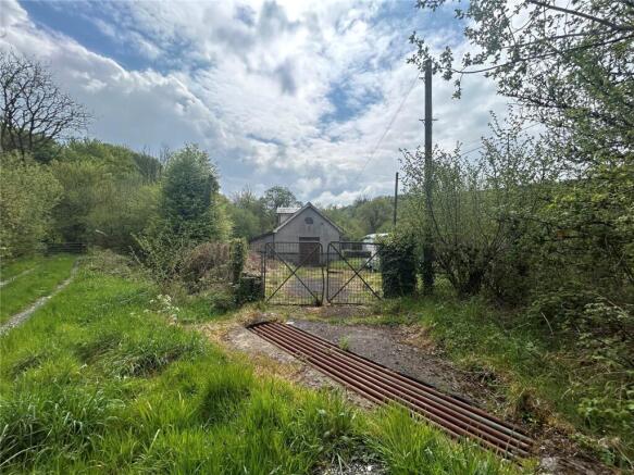 2 bed property, in Llanfyrnach, £90,000