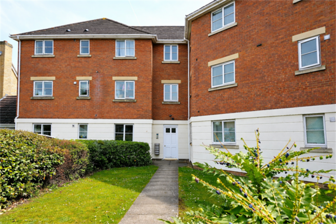 2 bed property, in Chafford Hundred, £209,000