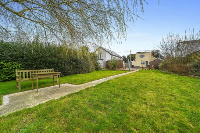 4 bed property, in Grove Road, £325,000
