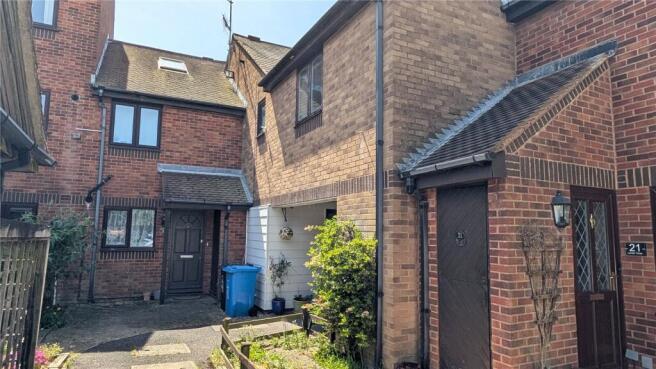 1 bed property, in Lander Close, £160,000