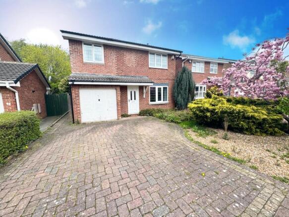 4 bed property, in Nunnington Close, £199,000