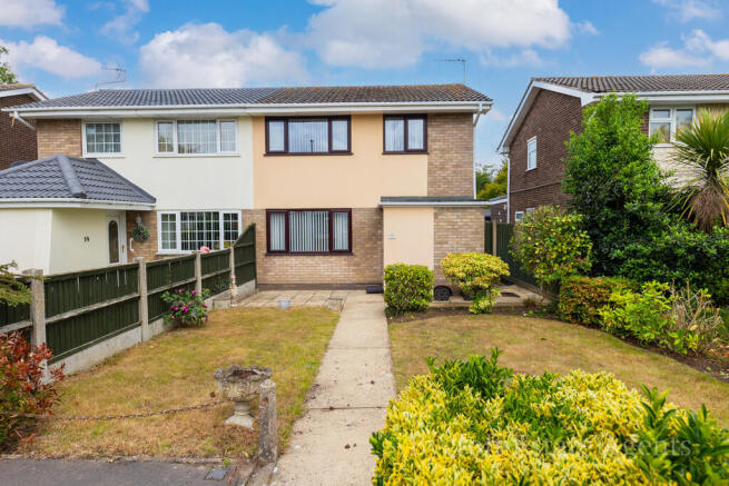 3 bed property, in Middlestone Close, £240,000