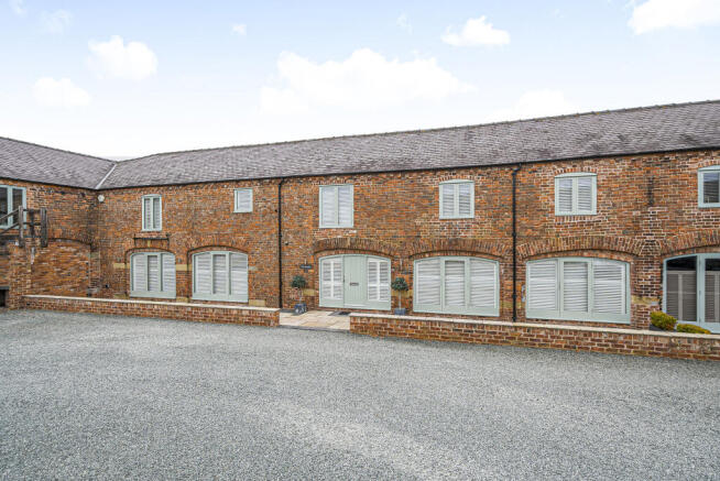 5 bed property, in The Hayloft, £500,000