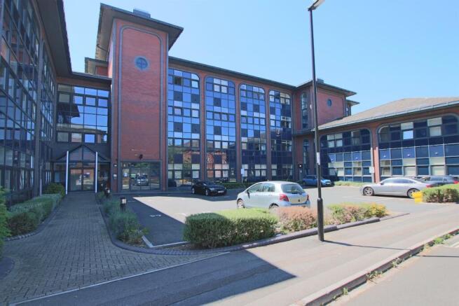 1 bed property, in Millbrook Road East, £85,500