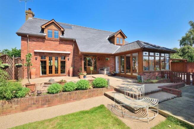 4 bed property, in Almeley, £545,000