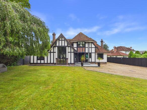 4 bed property, in 20 Hollydale Drive, £1,245,000