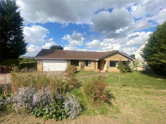4 bed property, in Hall Drive, £700,000
