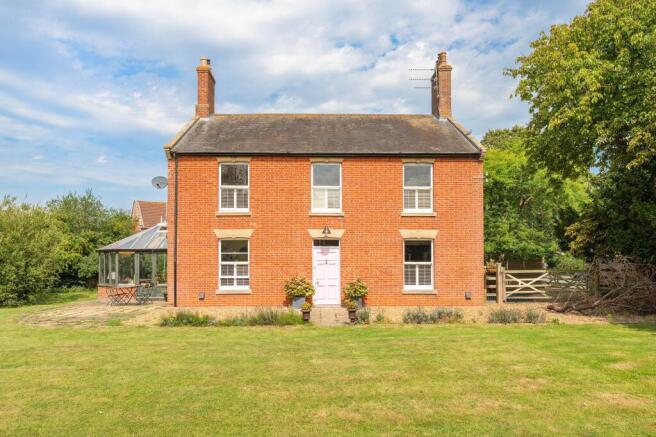 5 bed property, in Bridge Road, £650,000