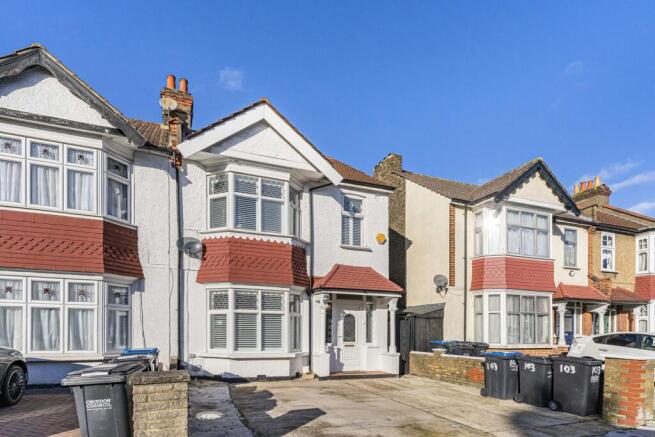 5 bed property, in Warwick Road, £700,000