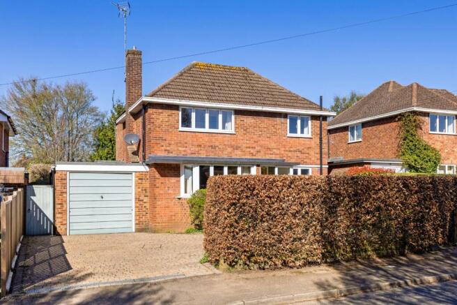 4 bed property, in Sibley Avenue, £950,000