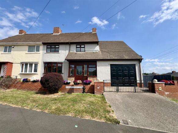 4 bed property, in Whitehouse Court, £179,950