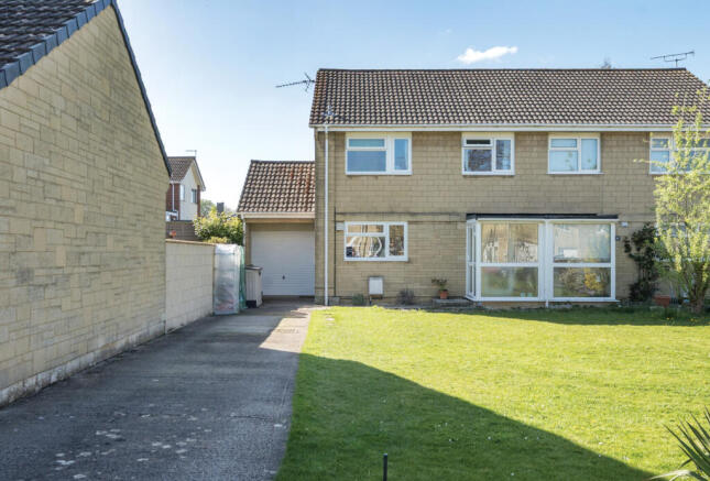 3 bed property, in Waveney Road, £385,000