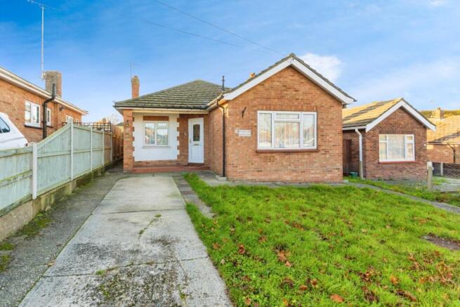 2 bed property, in Hillside Crescent, £270,000