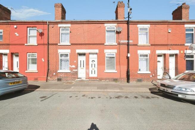2 bed property, in Ramsden Road, £85,000