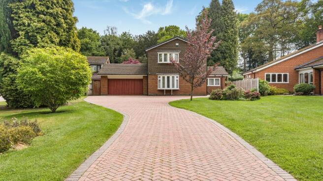 4 bed property, in The Spinney, £850,000