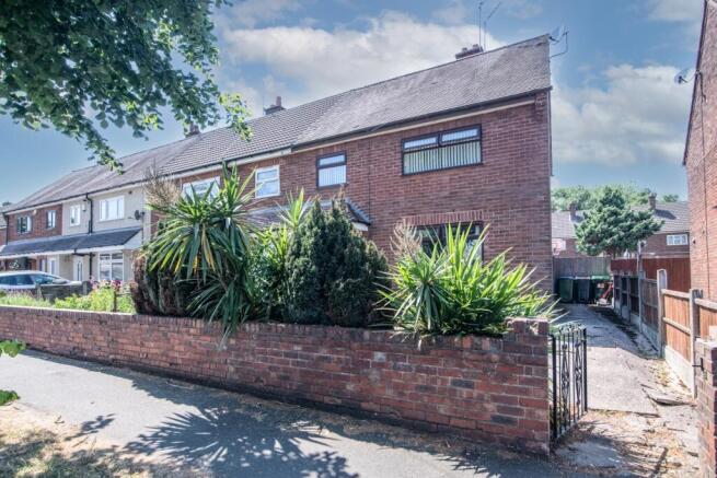 3 bed property, in Highfield Road, £240,000