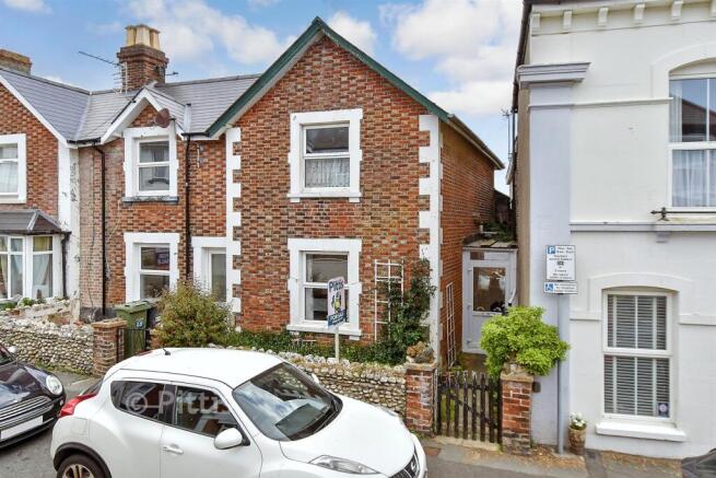 2 bed property, in Wilkes Road, £140,000