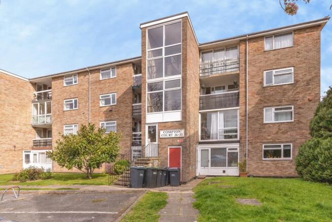 3 bed property, in Chidham Close, £165,000