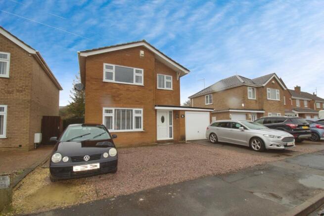 3 bed property, in Beccelm Drive, £325,000