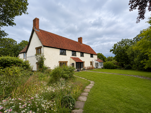 5 bed property, in Rhode, £650,000