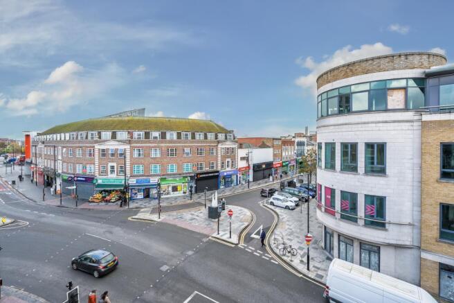 1 bed property, in Slough, £210,000