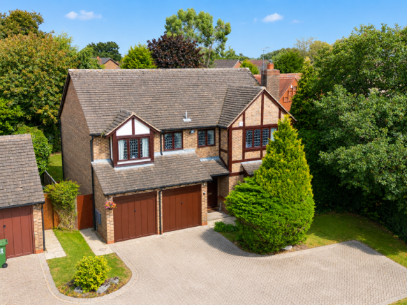 4 bed property, in Houndsfield Lane, £656,600