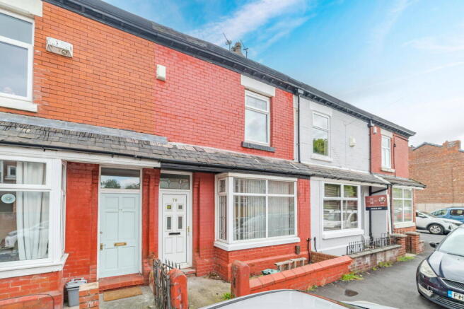 2 bed property, in Henderson Street, £200,000