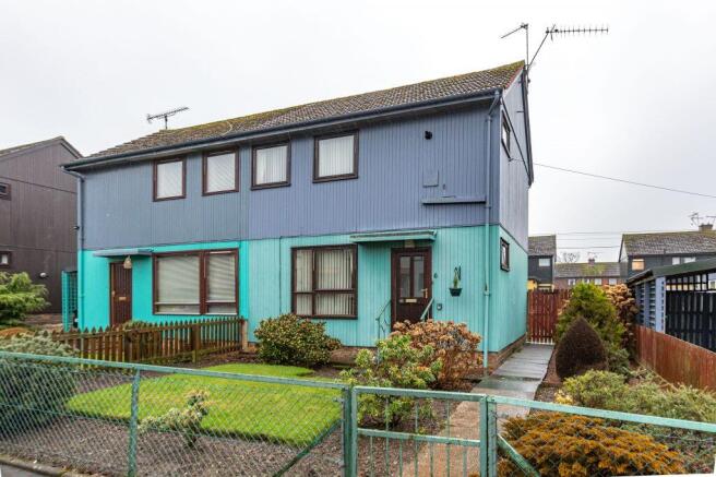 2 bed property, in 6 Park Side, £110,000
