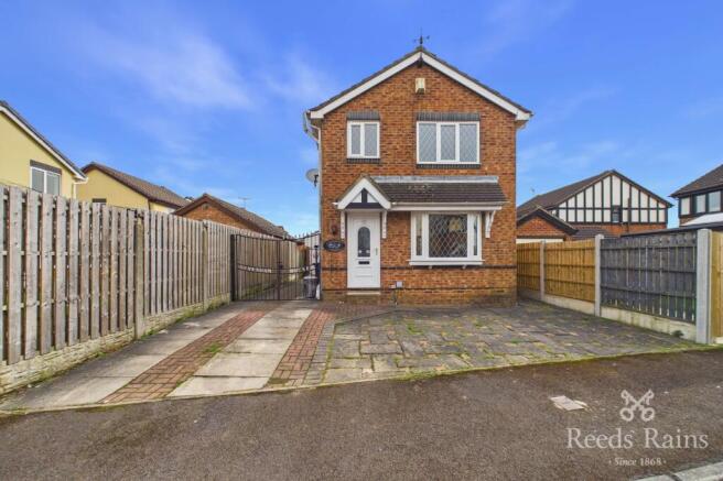 3 bed property, in Birk Lane, £225,000