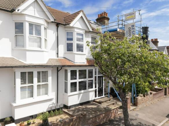 3 bed property, in Ingatestone Road, £775,000
