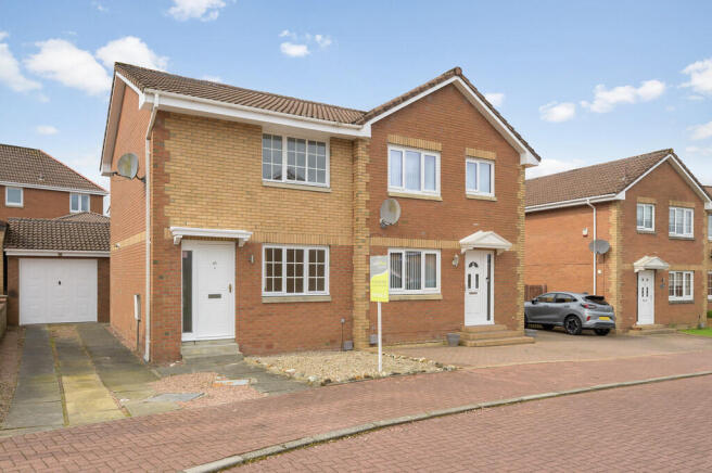 2 bed property, in Glenisla Court, £183,000