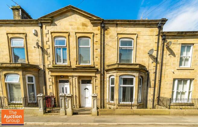 3 bed property, in Bank Street, £90,000