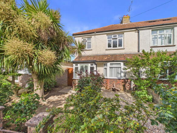 3 bed property, in Eastern Avenue, £450,000