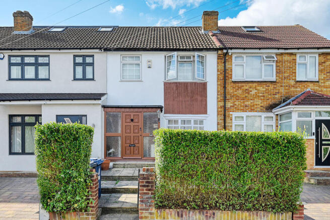 3 bed property, in Ferrymead Avenue, £549,000