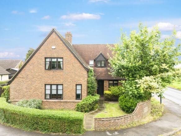 4 bed property, in Roughtallys, £850,000