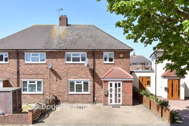 3 bed property, in Hall Crescent, £450,000