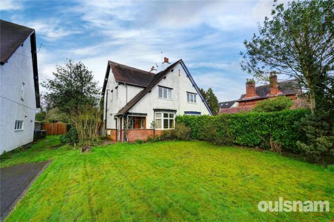 2 bed property, in Linthurst Newtown, £340,000