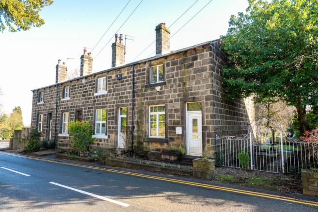 2 bed property, in New Adel Lane, £275,000