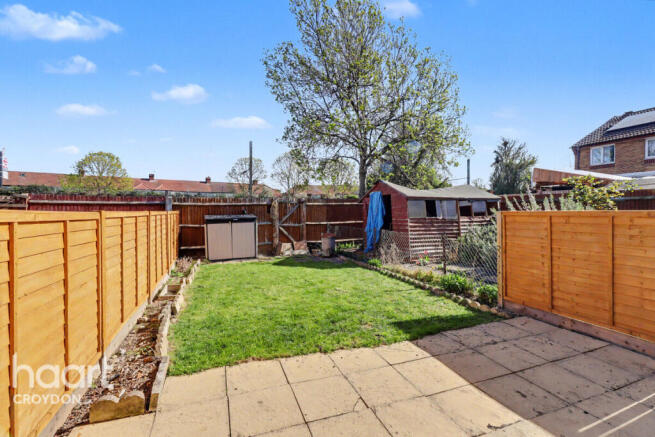 4 bed property, in Kelvin Gardens, £425,000