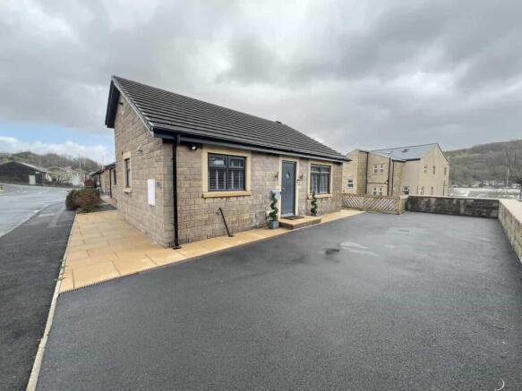 2 bed property, in Phoenix Court, £249,950