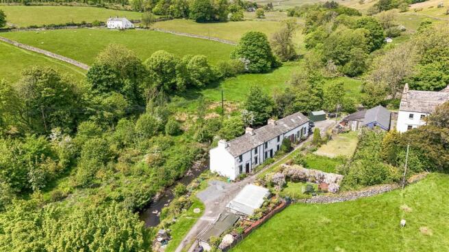2 bed property, in Beck Bank Cottages, £299,000