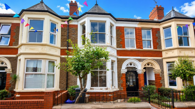 3 bed property, in Werfa Street, £325,000