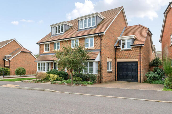 5 bed property, in Watermeadow Lane, £550,000