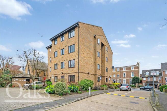 2 bed property, in Campbell Close, £280,000