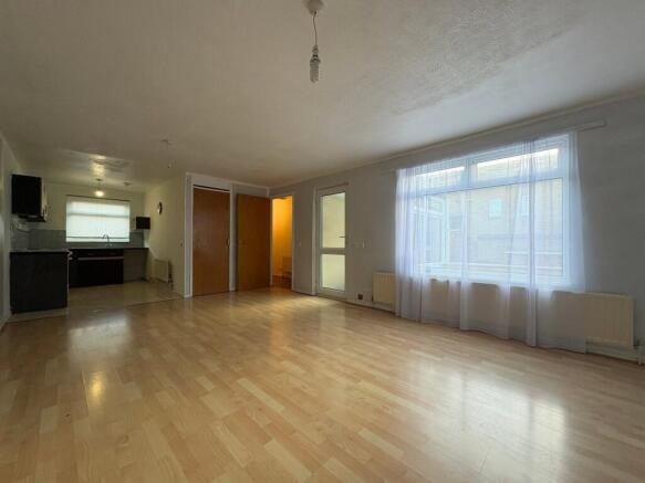 2 bed property, in Bringhurst, £170,000