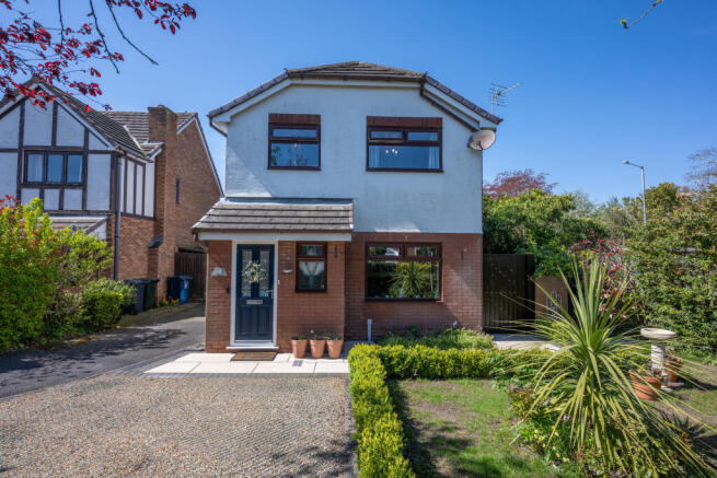 4 bed property, in Hall Brow Close, £380,000